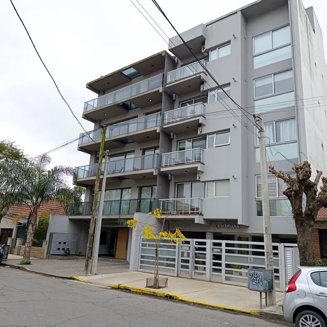 1 ambiente con balcón